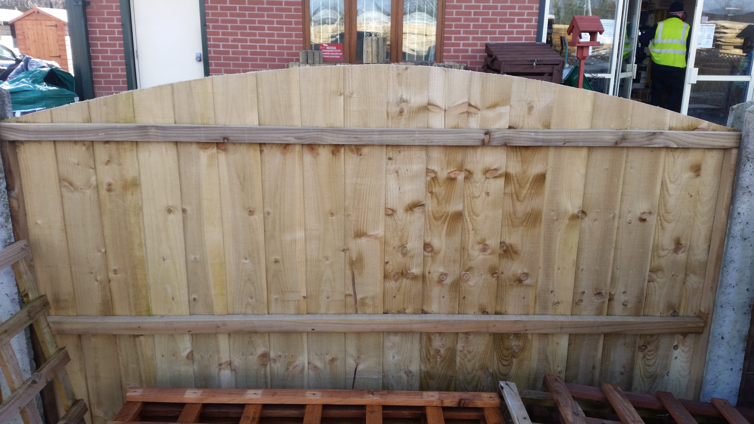 dome-top-feather-edge-panels-brown-oakdale-fencing